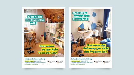 Die Bürgermeisterin von Walsrode und Mitarbeiterinnen und Mitarbeiter unterschiedlicher Einrichtungen vor einer Holztreppe.